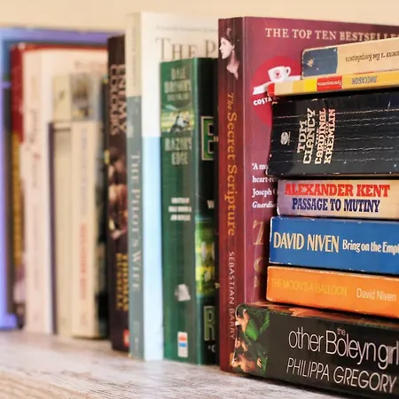 The Back Street Nest شقة *