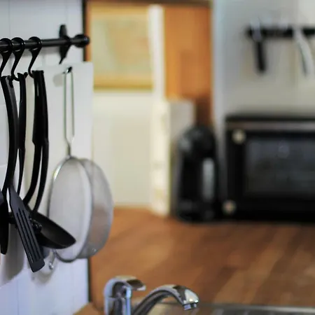 The Back Street Nest شقة