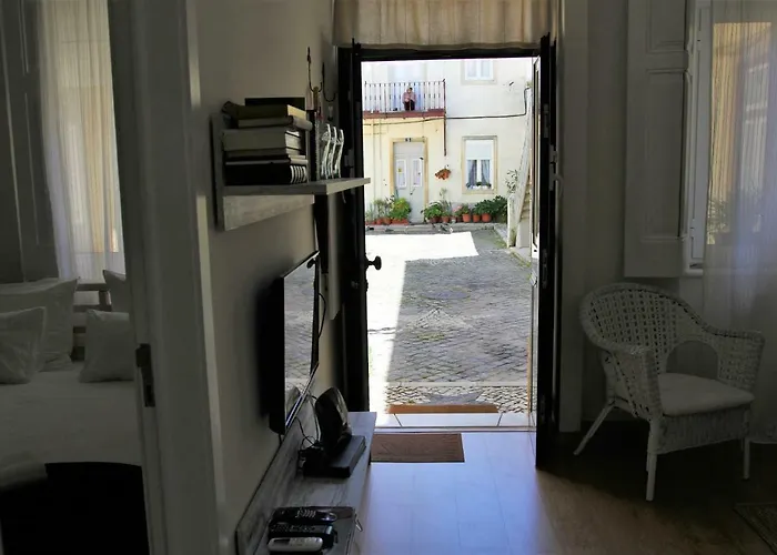 The Back Street Nest Lissabon