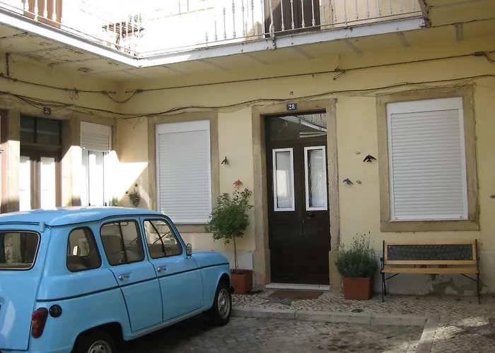 דירה The Back Street Nest