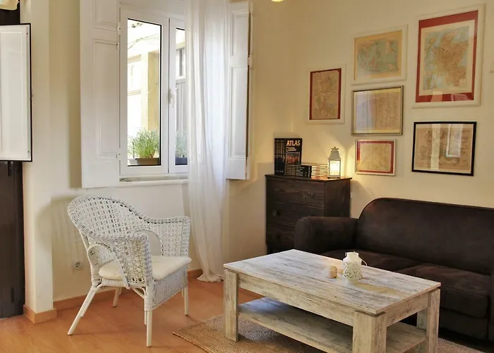 The Back Street Nest ליסבון