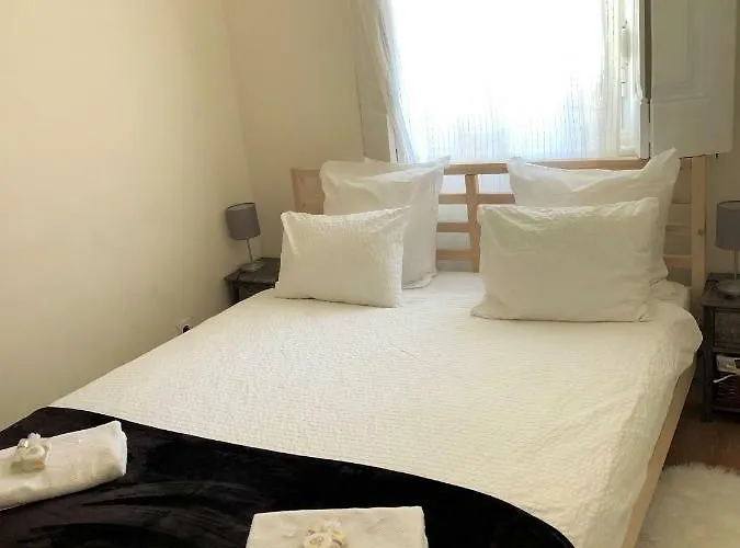 דירה The Back Street Nest